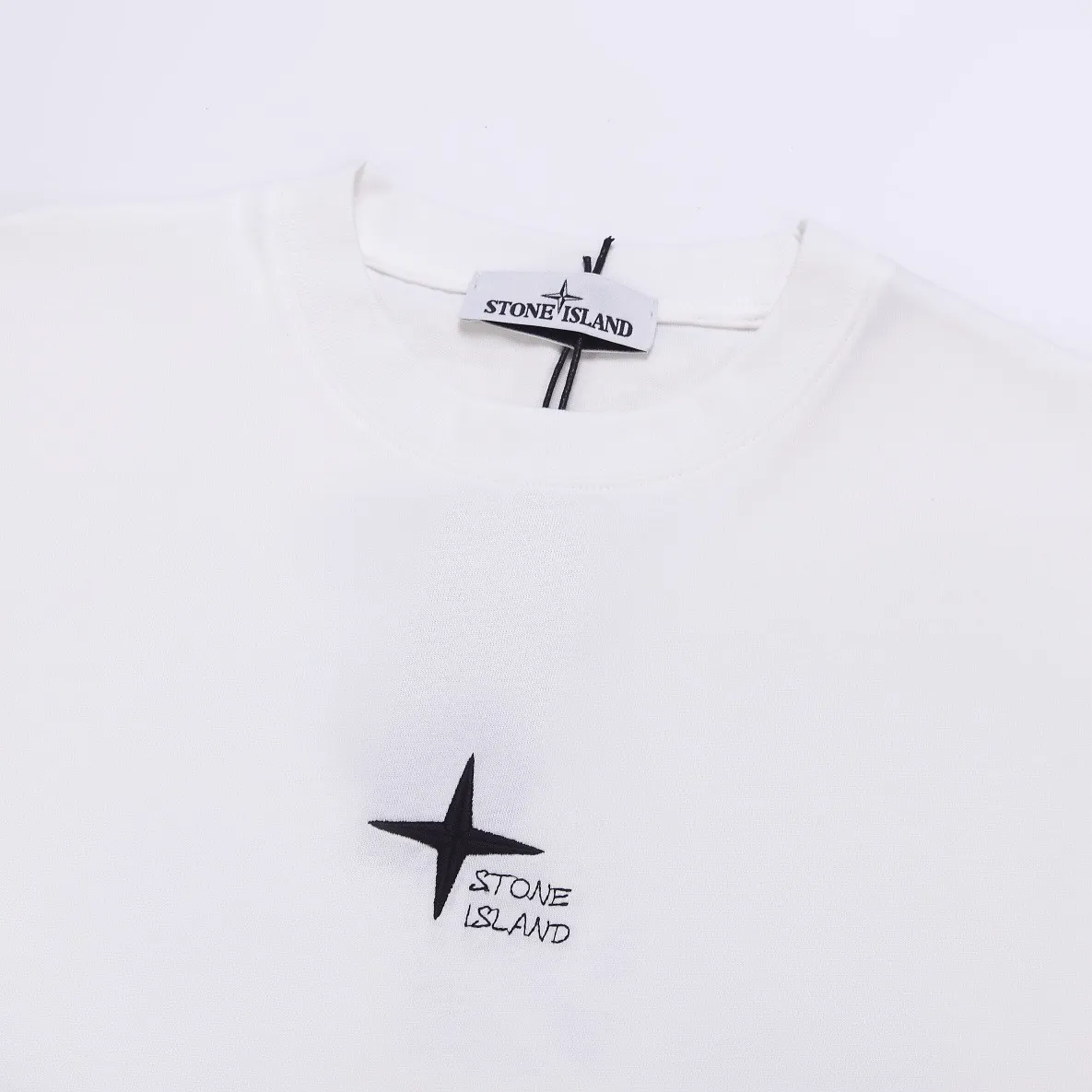 W675#P110💰 [Stone lsland/Stone Island summer new Rome, Milan, Florence city limited version printed pattern short-sleeved T-shirt] ⚠️[Original creation, high control of details] - Made of 260 grams of combed cotton, 32 count double yarn, soft and comfortable to the touch, sweat-absorbent and breathable. - Simple basic and versatile style, original single quality, the first choice for couples. - Made by a large factory, four needles and five threads on the shoulder, neat routing, high quality workmanship. -Same style for men and women, very versatile, one piece for everyone, details are clearly visible. Color: Black White Size: M L